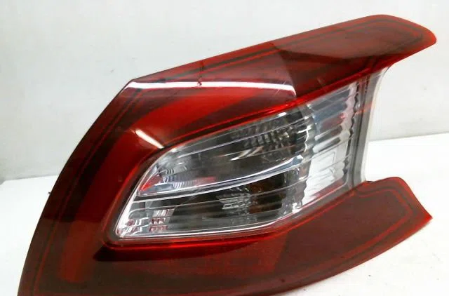 Feu arrière droit Peugeot 308 II (LB_, LP_, LW_, LH_, L3_) 1.6 thp 125 (2013-2021) occasion