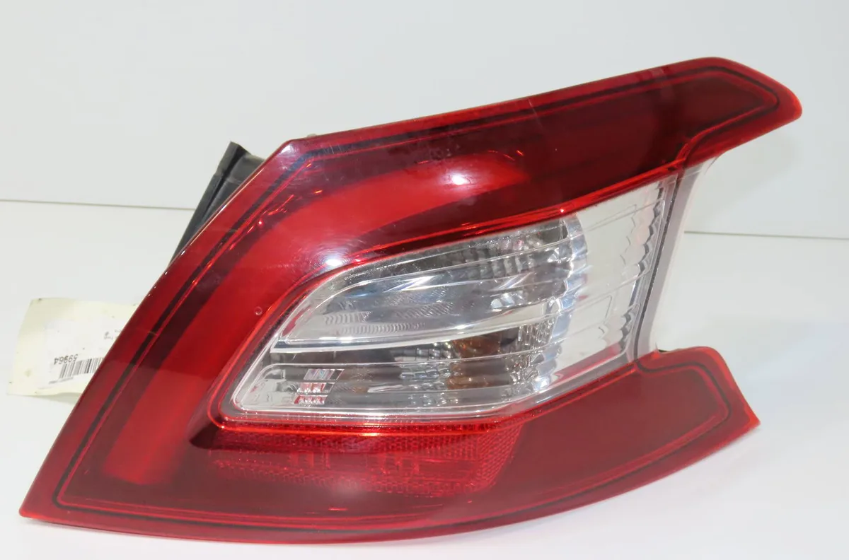 Feu arrière droit Peugeot 308 II (LB_, LP_, LW_, LH_, L3_) 1.6 thp 125 (2013-2021) occasion