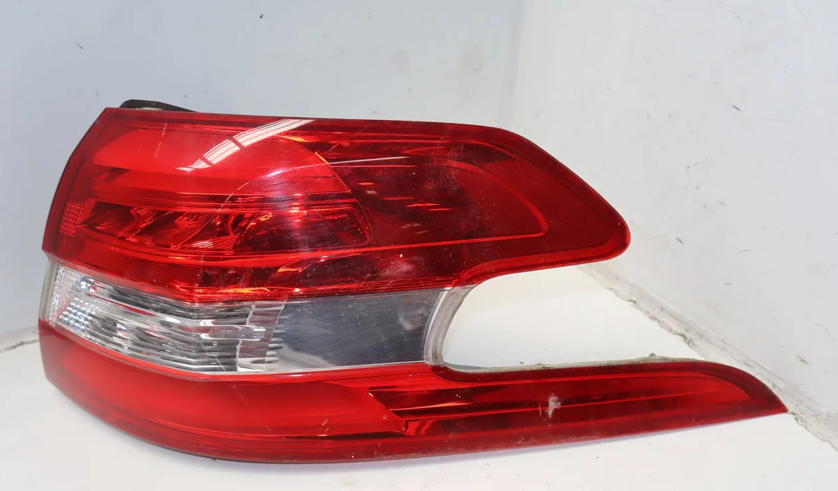 Feu arrière droit Peugeot 308 SW II (LC_, LJ_, LR_, LX_, L4_) 1.2 thp 130 (2014-2021) occasion