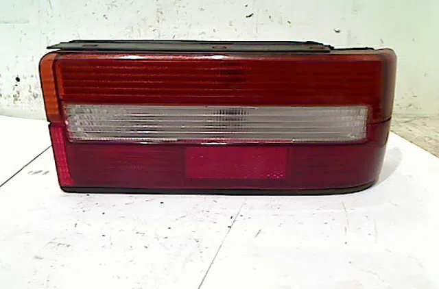 Feu arrière droit PEUGEOT 309 1988 occasion