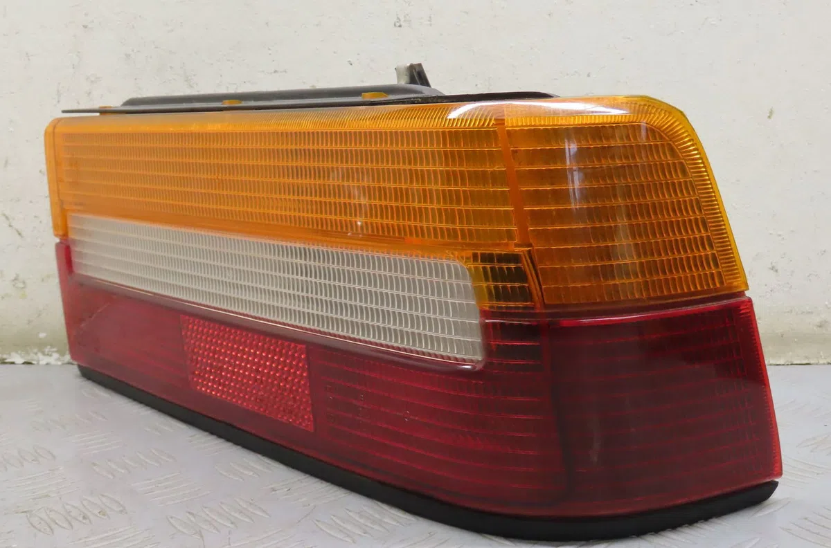 Feu arrière droit Peugeot 309 I (10C, 10A) 1.3 (1985-1989) occasion