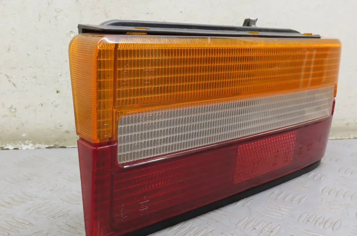 Feu arrière droit Peugeot 309 I (10C, 10A) 1.3 (1985-1989) occasion