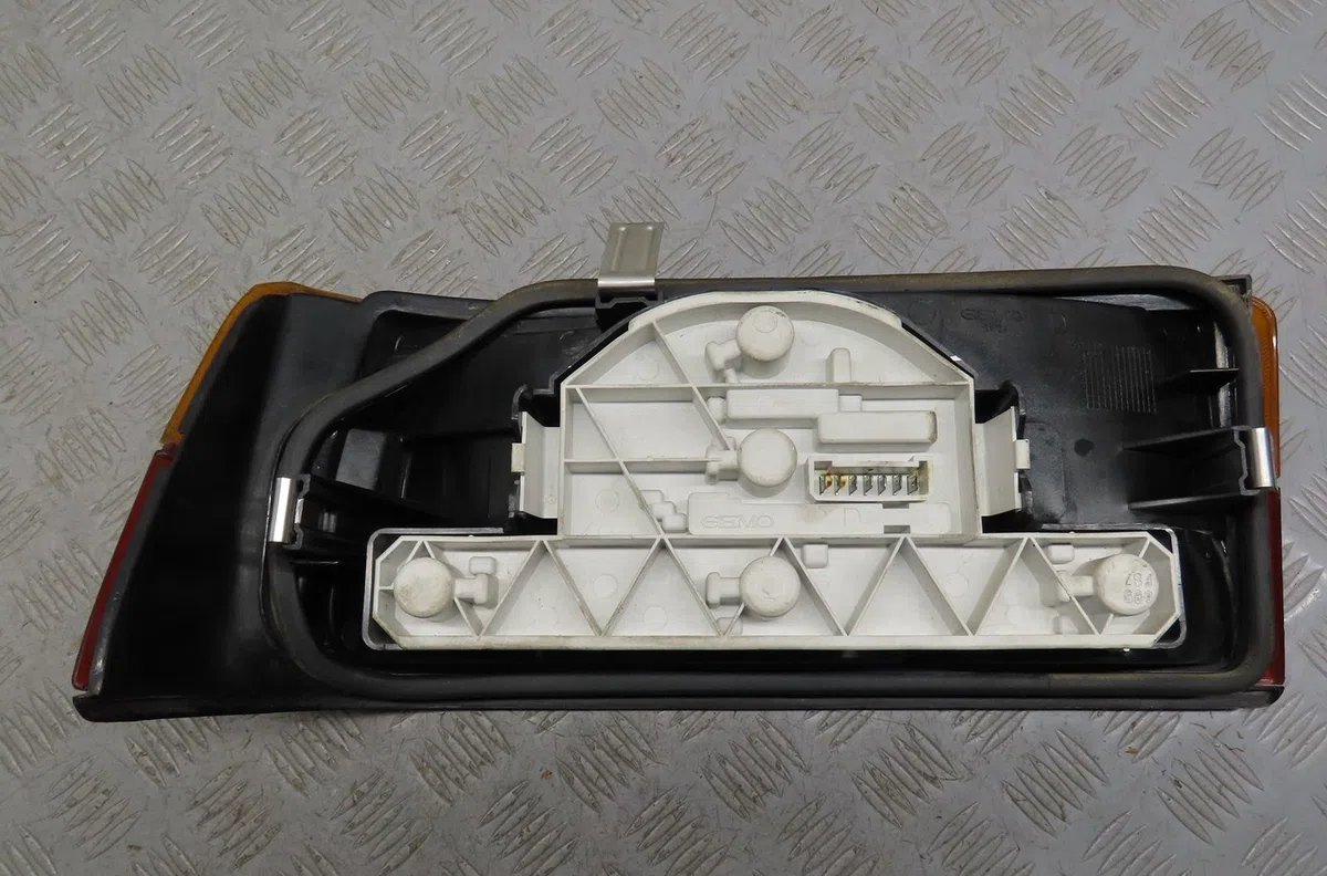 Feu arrière droit Peugeot 309 I (10C, 10A) 1.3 (1985-1989) occasion
