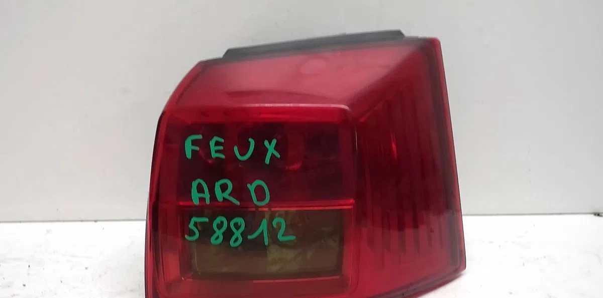 Feu arrière droit Peugeot 4007 (VU_, VV_) 2.2 hdi (2007-2013) occasion