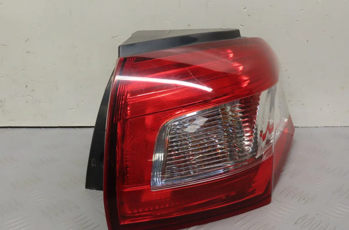 Feu arrière droit Peugeot 4008 1.6 hdi awc (2012) occasion