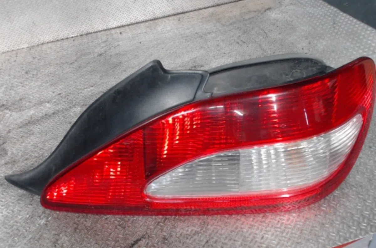 Feu arrière droit PEUGEOT 406 406 COUPE occasion