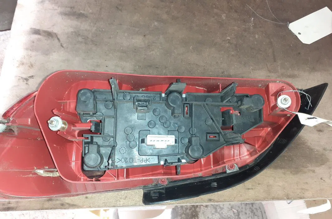 Feu arrière droit Peugeot 406 (8B) 1.8 16v (1995-2000) occasion