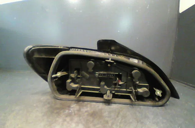 Feu arrière droit Peugeot 406 (8B) 2.1 td 12v (1996-2004) occasion