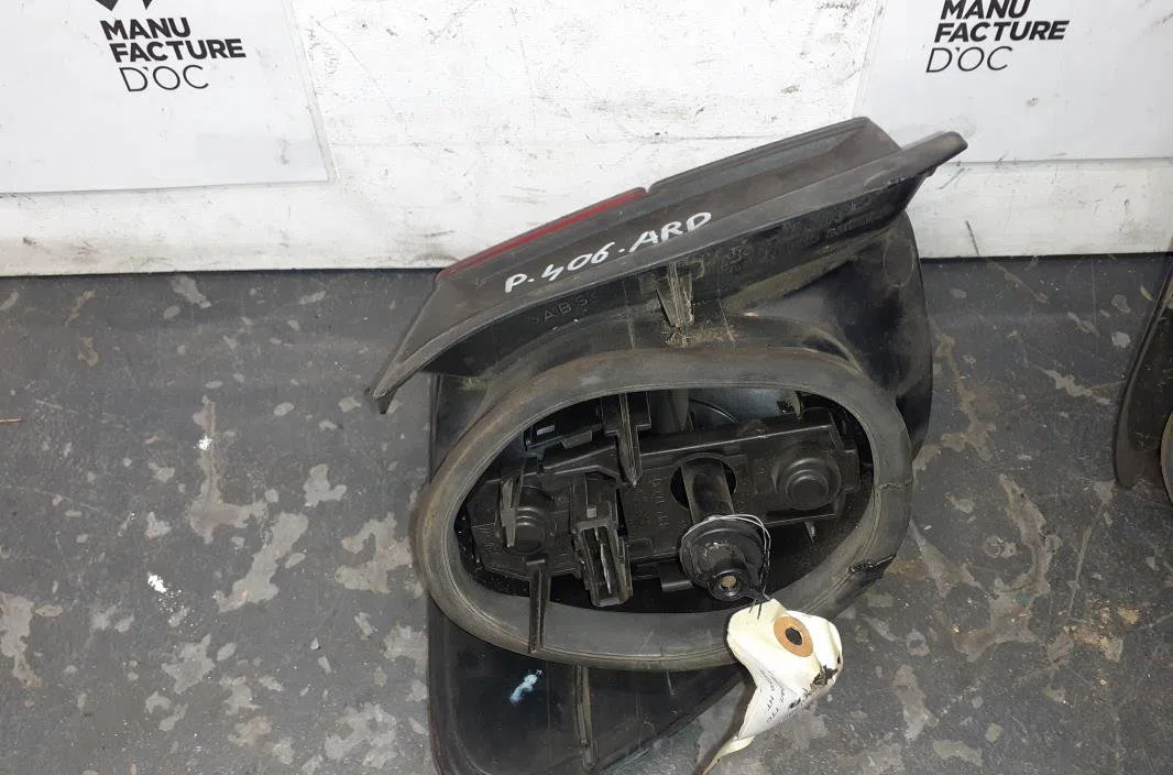 Feu arrière droit Peugeot 406 Break (8E-F) 1.9 td (1996-2004) occasion