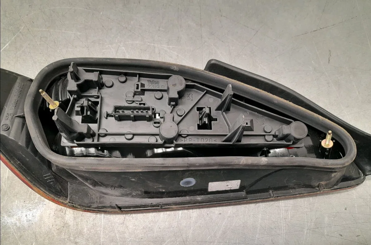 Feu arrière droit PEUGEOT 406 COUPE  2.2 HDI 133ch occasion