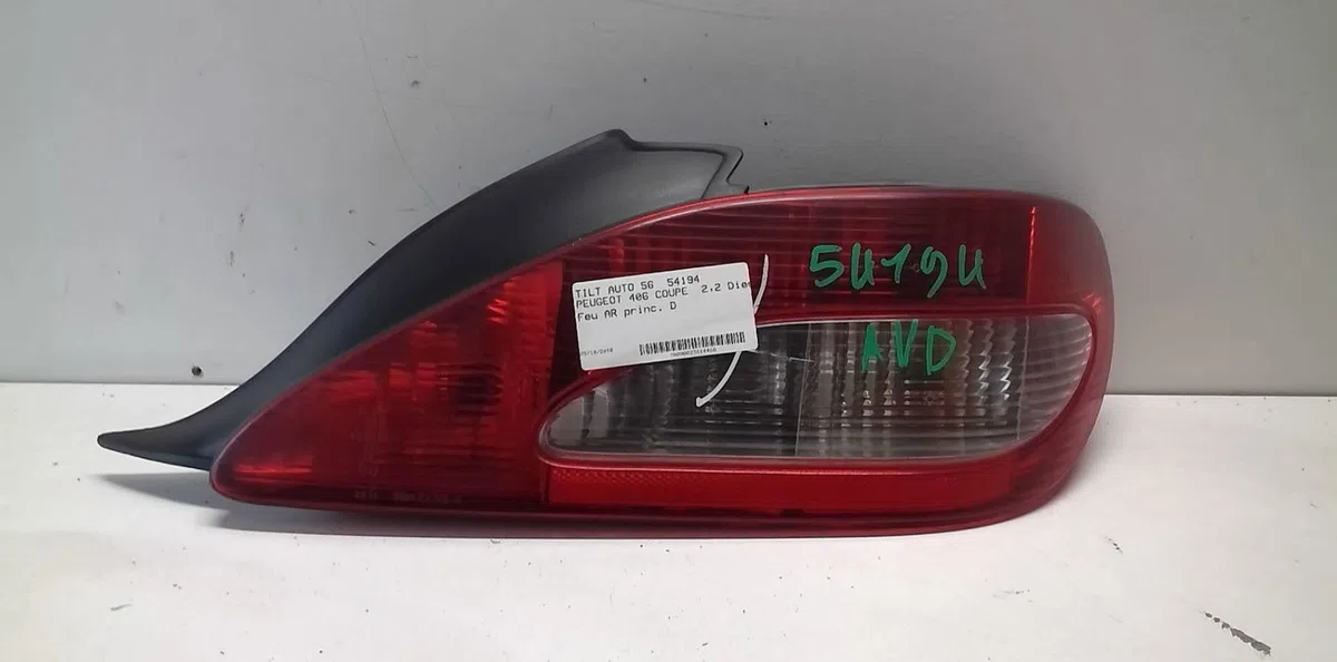 Feu arrière droit Peugeot 406 Coupé (8C) 2.2 hdi (2000-2004) 2 portes occasion