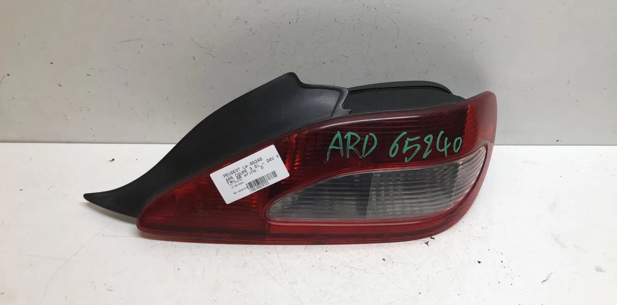 Feu arrière droit Peugeot 406 Coupé (8C) 3.0 v6 24v (1997-2004) occasion