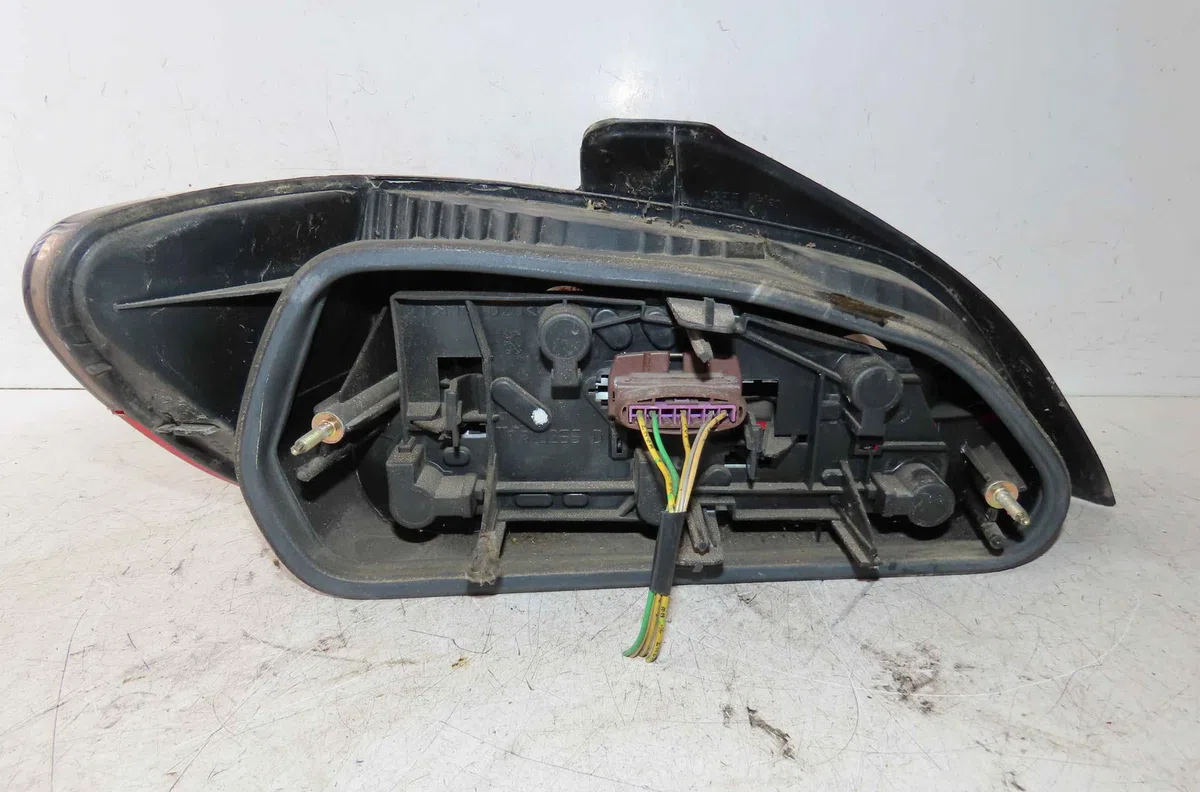 Feu arrière droit PEUGEOT 406 occasion