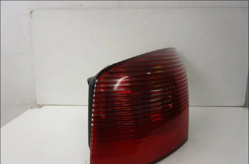Feu arrière droit PEUGEOT 407  2.0 HDI 136ch occasion