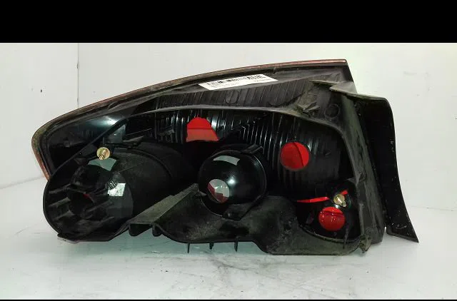 Feu arrière droit Peugeot 407 (6D_) 2.0 (6drfnb, 6drfne) (2004-2005) occasion