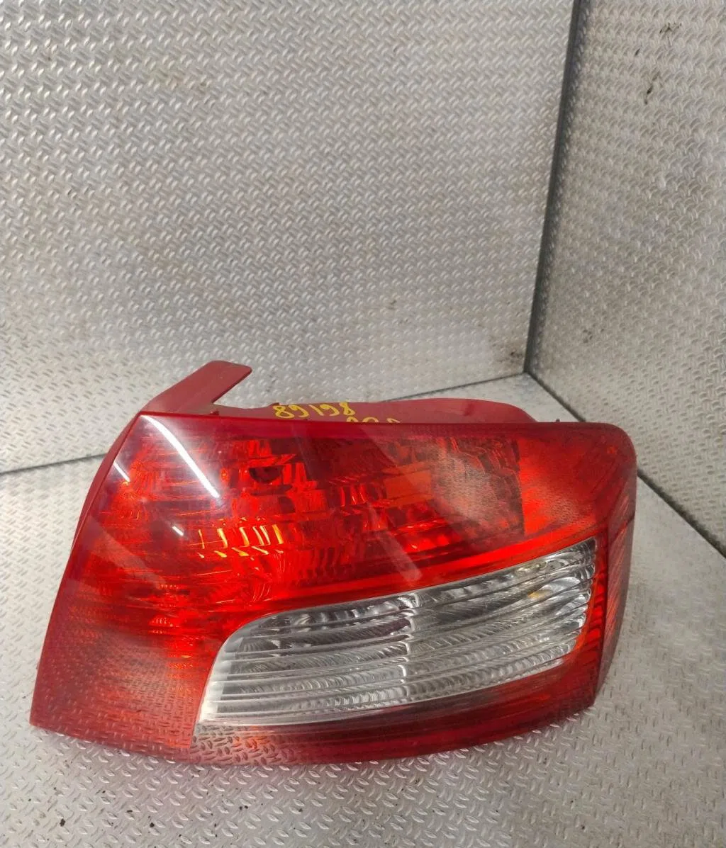 Feu arrière droit Peugeot 407 (6D_) 2.0 hdi (6drhha) (2009-2010) occasion