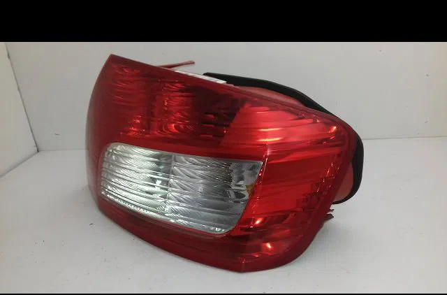 Feu arrière droit Peugeot 407 (6D_) 2.0 hdi (6drhrh) (2009-2010) occasion