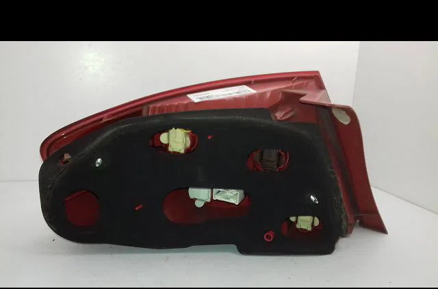 Feu arrière droit Peugeot 407 (6D_) 2.0 hdi (6drhrh) (2009-2010) occasion