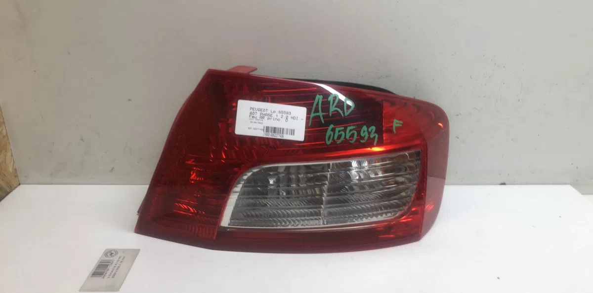 Feu arrière droit PEUGEOT 407 PHASE 1 occasion
