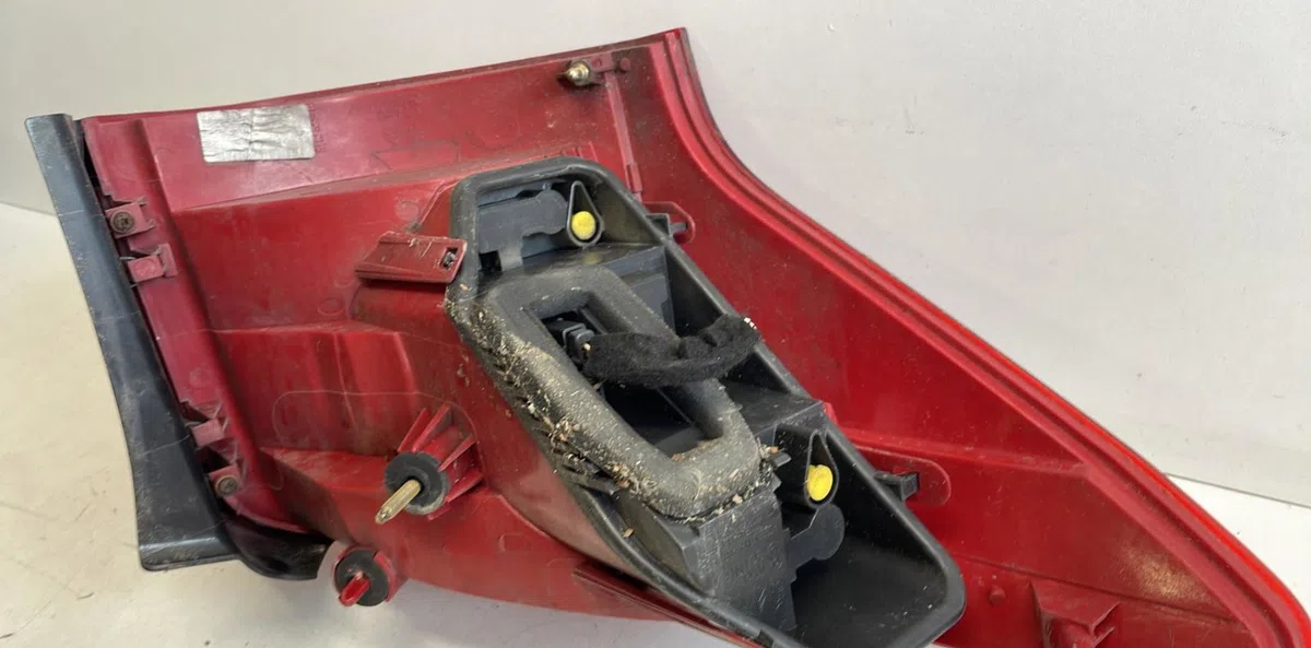 Feu arrière droit Peugeot 407 SW (6E_) 1.6 hdi 110 (2004-2010) 5 portes occasion