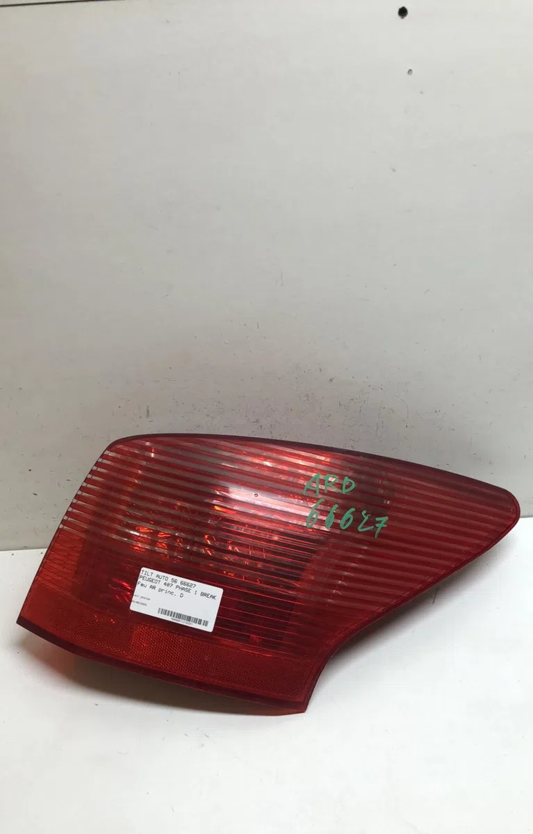 Feu arrière droit Peugeot 407 SW (6E_) 2.0 hdi 135 (2004-2010) occasion
