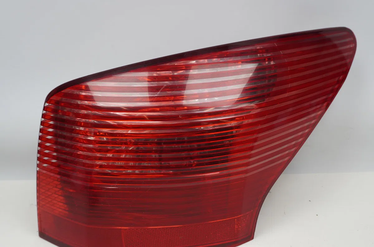 Feu arrière droit Peugeot 407 SW (6E_) 2.2 (2004-2005) occasion