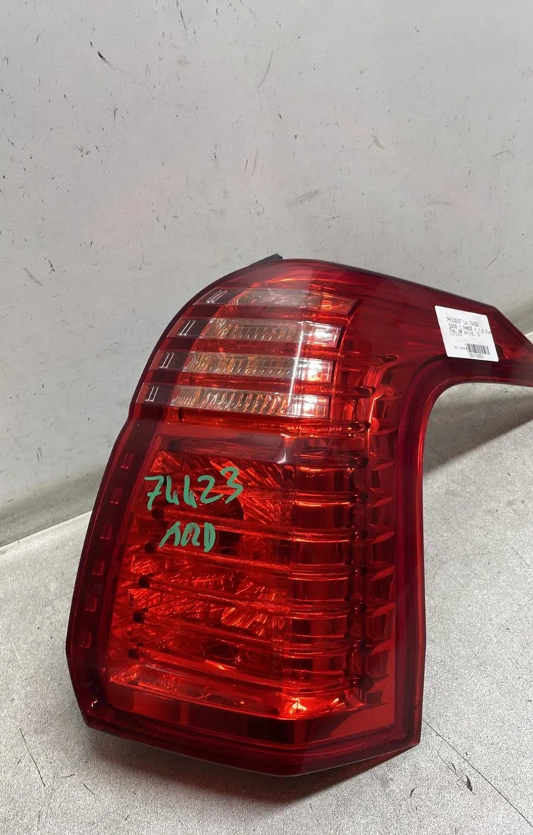 Feu arrière droit Peugeot 5008 (0U_, 0E_) 1.6 hdi (2010-2017) occasion