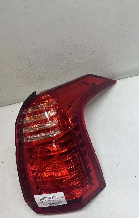 Feu arrière droit Peugeot 5008 (0U_, 0E_) 2.0 hdi 150 - bluehdi 150 (2009-2017) 5 portes occasion