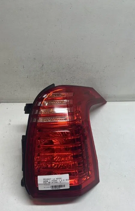 Feu arrière droit Peugeot 5008 (0U_, 0E_) 2.0 hdi 150 - bluehdi 150 (2009-2017) 5 portes occasion