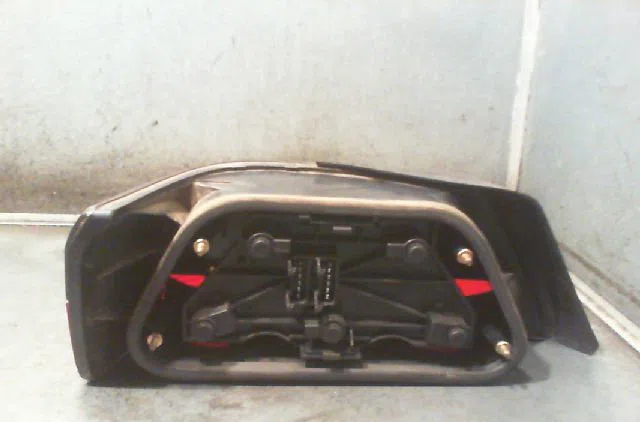 Feu arrière droit PEUGEOT 605 1994 occasion
