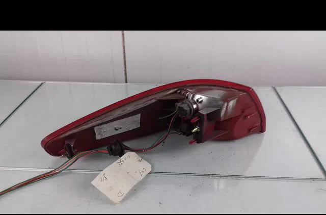 Feu arrière droit Peugeot 607 (9D, 9U) 2.2 16v (2000-2005) occasion