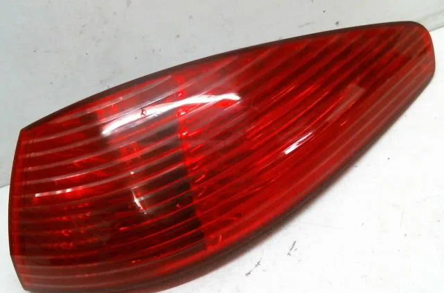 Feu arrière droit Peugeot 607 (9D, 9U) 2.2 16v (2000-2005) occasion
