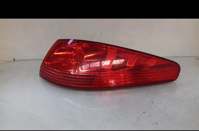 Feu arrière droit Peugeot 607 (9D, 9U) 2.2 hdi (2000-2006) occasion
