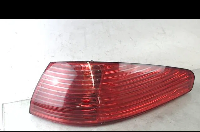 Feu arrière droit Peugeot 607 (9D, 9U) 2.2 hdi (2000-2006) occasion