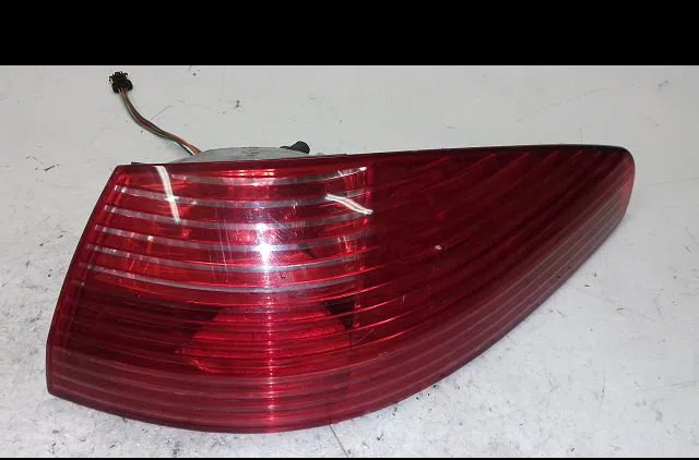 Feu arrière droit Peugeot 607 (9D, 9U) 2.2 hdi (2000-2006) occasion