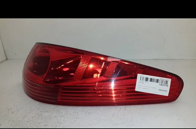 Feu arrière droit Peugeot 607 (9D, 9U) 2.7 hdi 24v (2004-2011) occasion