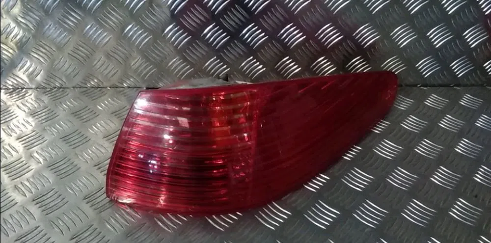 Feu arrière droit Peugeot 607 (9D, 9U) 2.7 hdi 24v (2004-2011) occasion