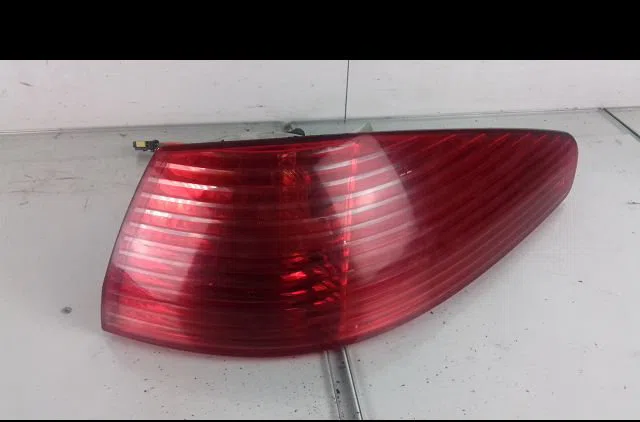 Feu arrière droit Peugeot 607 (9D, 9U) 3.0 v6 24v (2000-2004) occasion