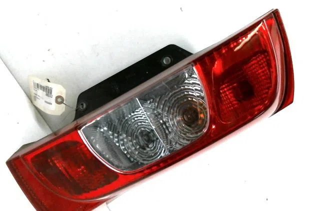 Feu arrière droit Peugeot BIPPER (AA_) 1.3 hdi 75 (2010) 3 portes occasion