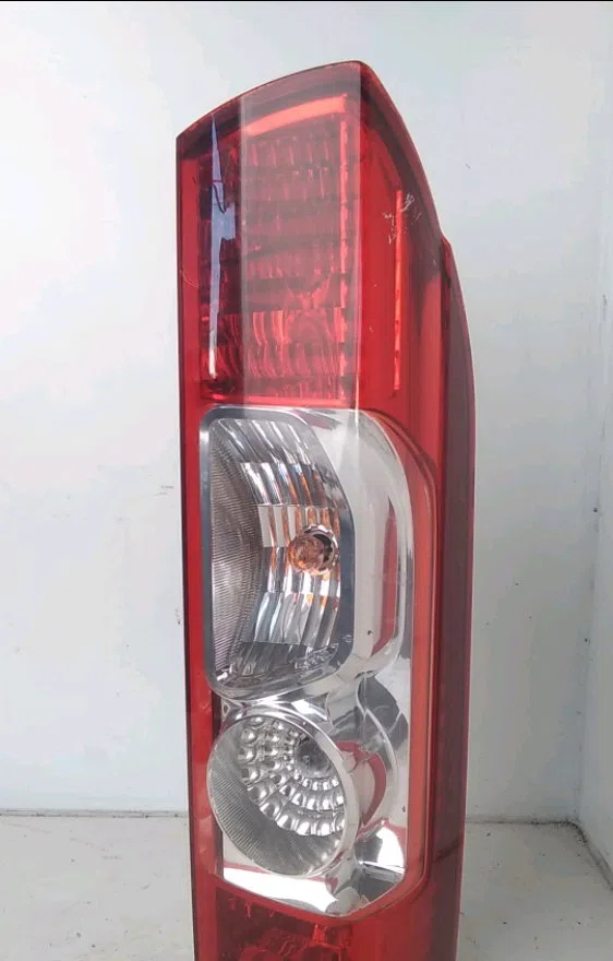 Feu arrière droit Peugeot BOXER Camion plate-forme-Châssis 2.2 hdi 110 (2011) occasion
