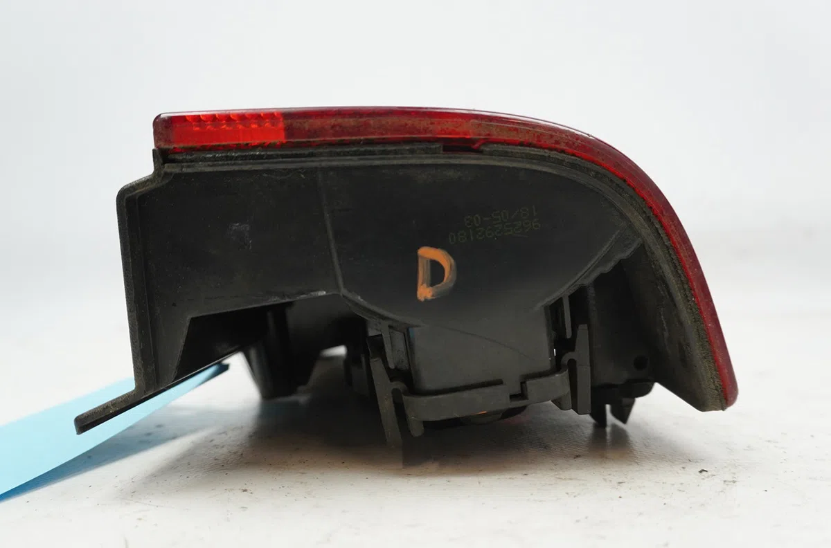 Feu arrière droit Peugeot PARTNER Monospace (5_, G_) 1.8 (1997-2002) occasion