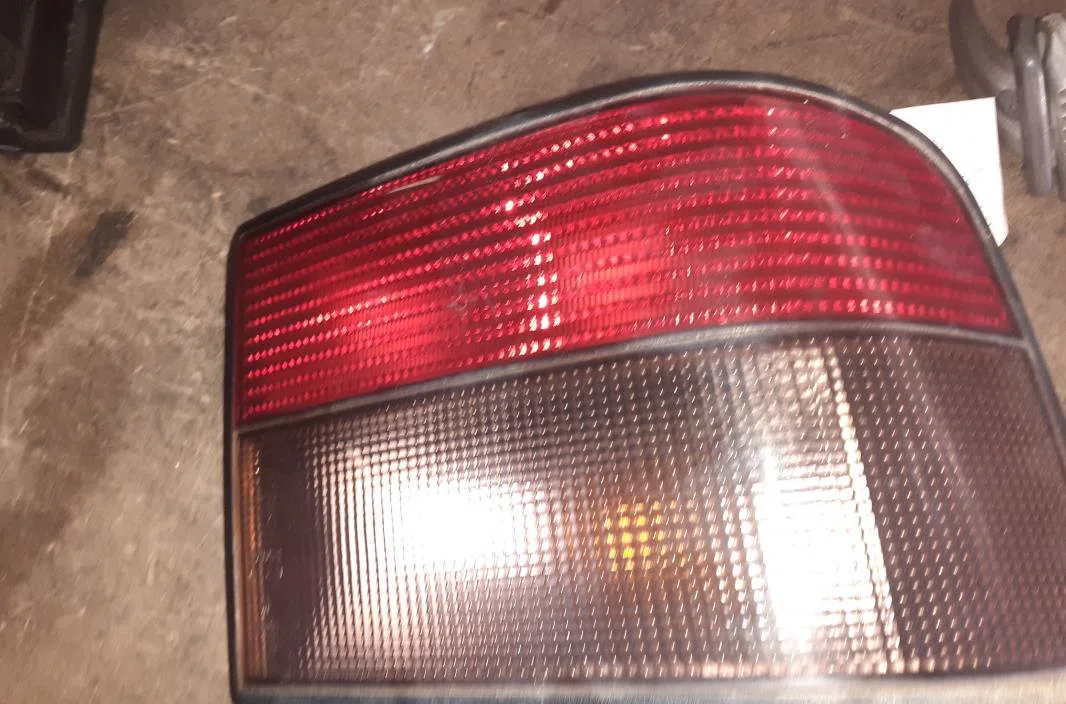 Feu arrière droit Renault 21 (B48_) 2.1 turbo-d (b486, b488, b48v) (1989-1994) occasion