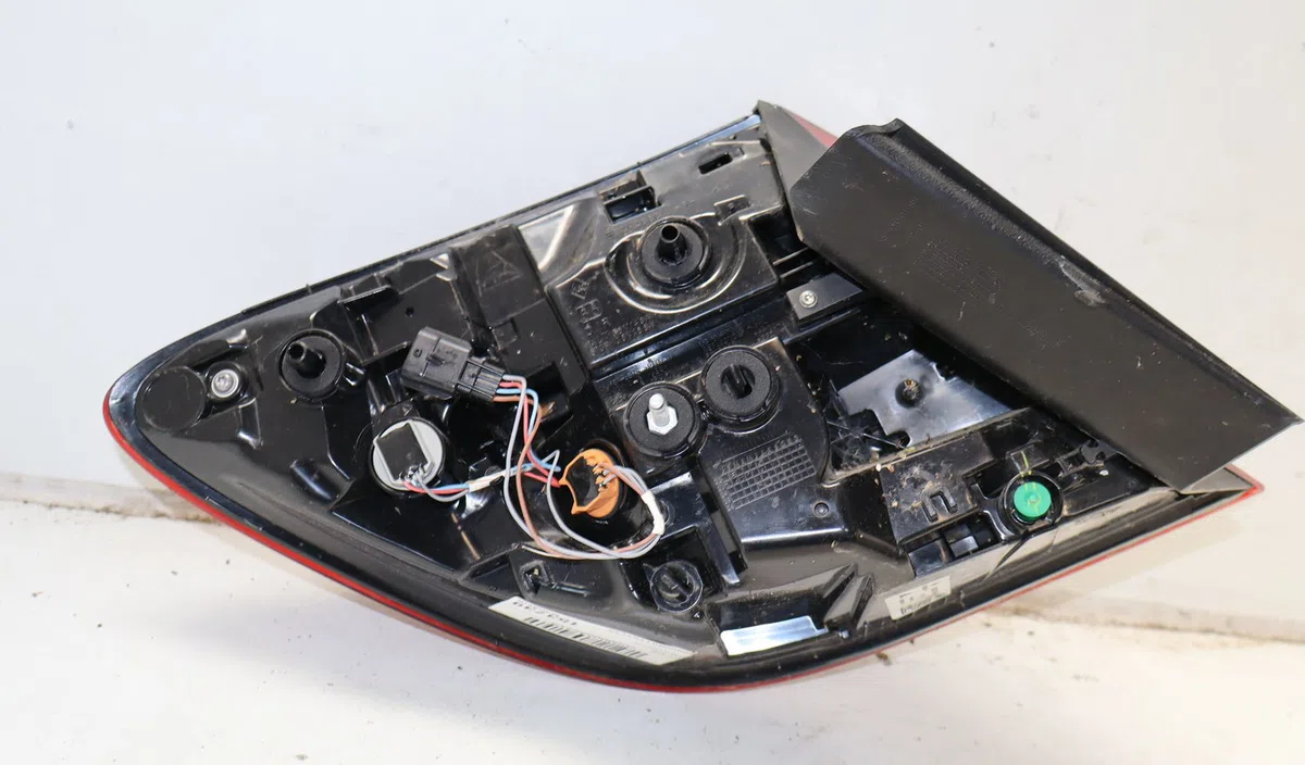 Feu arrière droit Renault CAPTUR II (HF_) Tce 90 (hfm6) (2020) occasion
