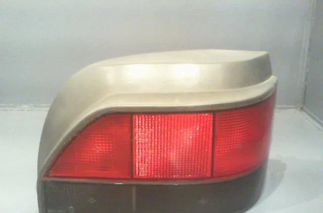 Feu arrière droit RENAULT CLIO 1993 occasion