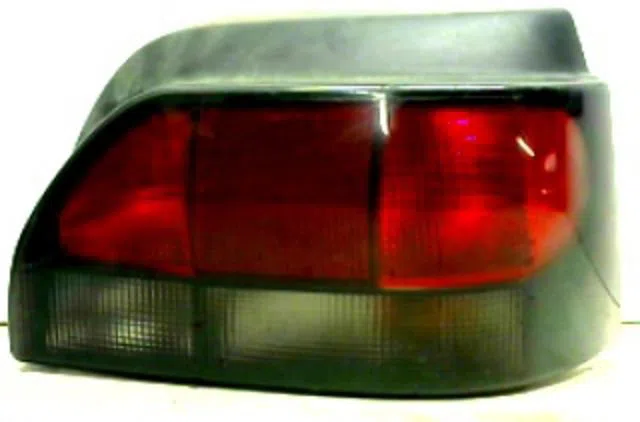 Feu arrière droit RENAULT CLIO 1995 occasion