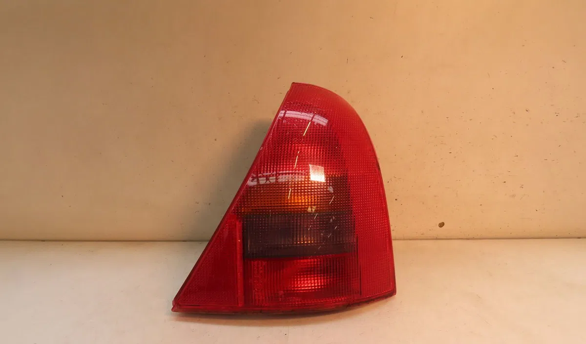 Feu arrière droit RENAULT CLIO 1999 occasion