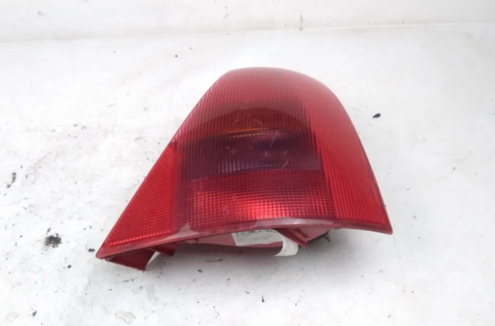 Feu arrière droit RENAULT CLIO 2000 occasion