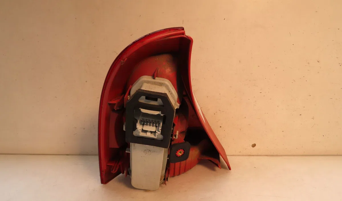 Feu arrière droit RENAULT CLIO 2007 occasion