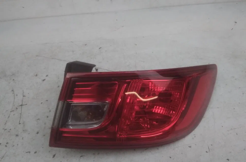 Feu arrière droit RENAULT CLIO 2013 occasion