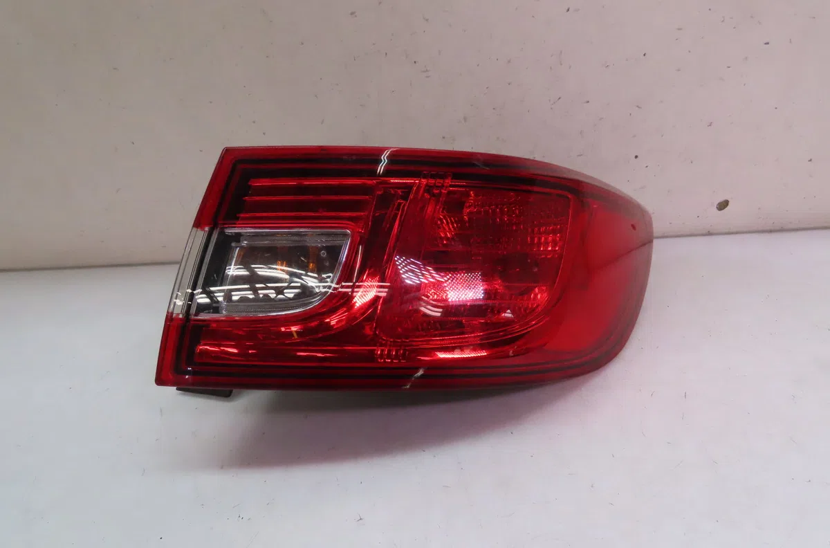 Feu arrière droit RENAULT CLIO 2015 occasion